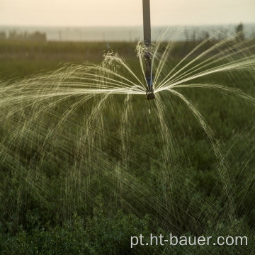 Sistema de irrigação por pivô central movido a energia solar com bomba